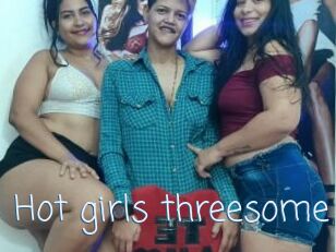 Hot_girls_threesome_x