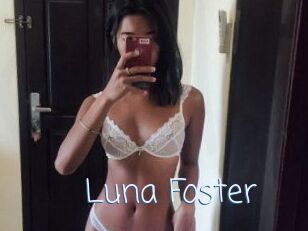Luna_Foster