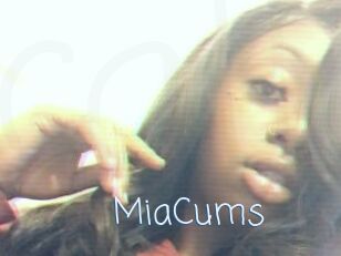 MiaCums