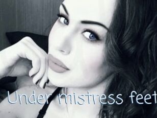 Under_mistress_feets